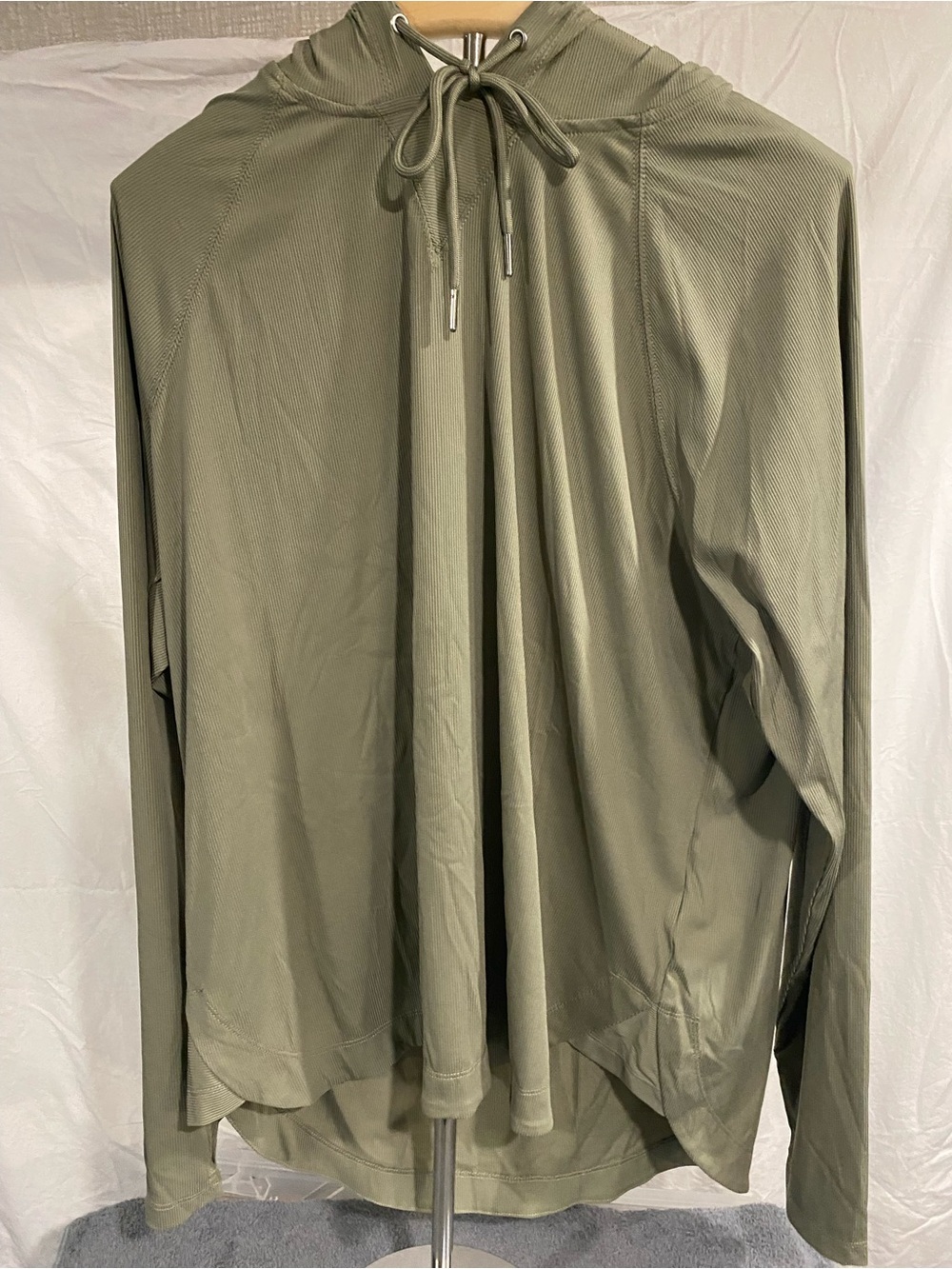 Light Green Hooded Pullover Top. XL